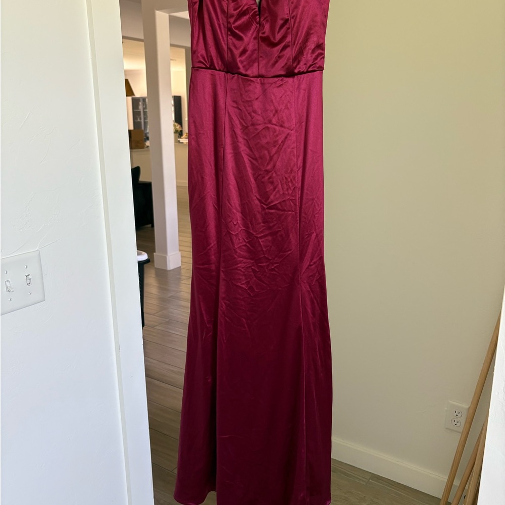 Elegant Burgundy Strapless Evening Gown